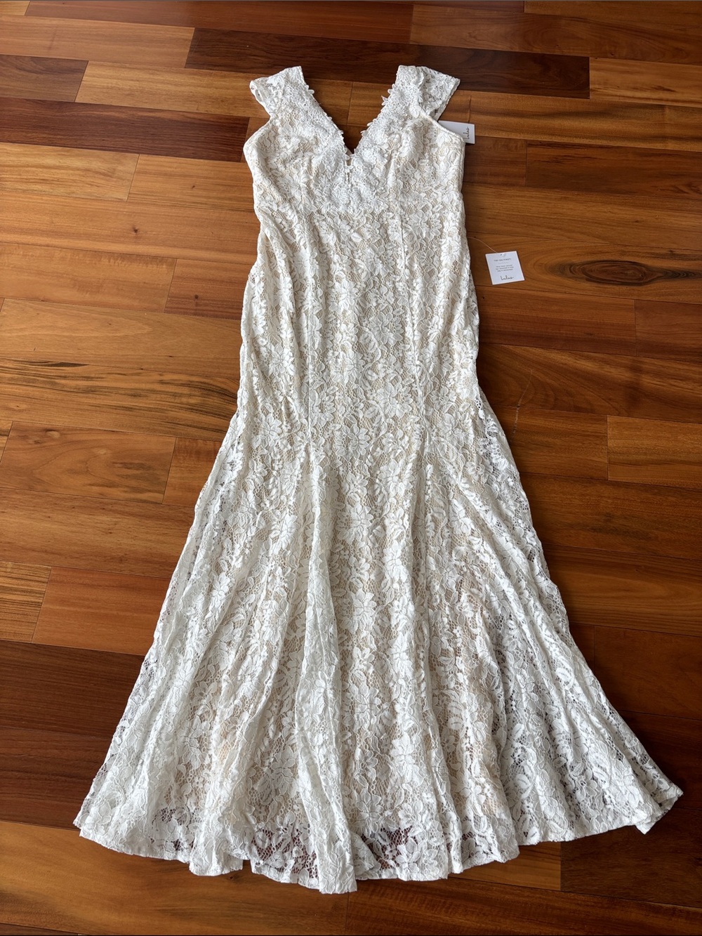NWT Lulus lace gown